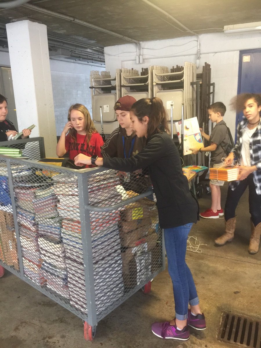Panther_Proud's tweet photo. Service learning @DurhamES . Teaching the importance of helping out in your community. https://t.co/cusYnhM3HC