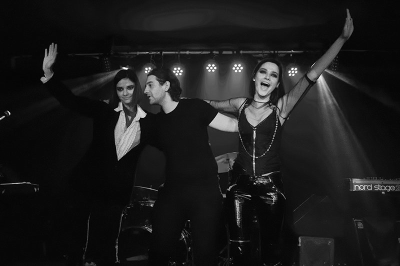 AntonyNettle's tweet photo. Fantastic performance by @TheBloomTwins at @Nambucca_Live N7 Sessions last week. Really enjoyed the gig and love the new single! https://t.co/C6sUBkfrGg