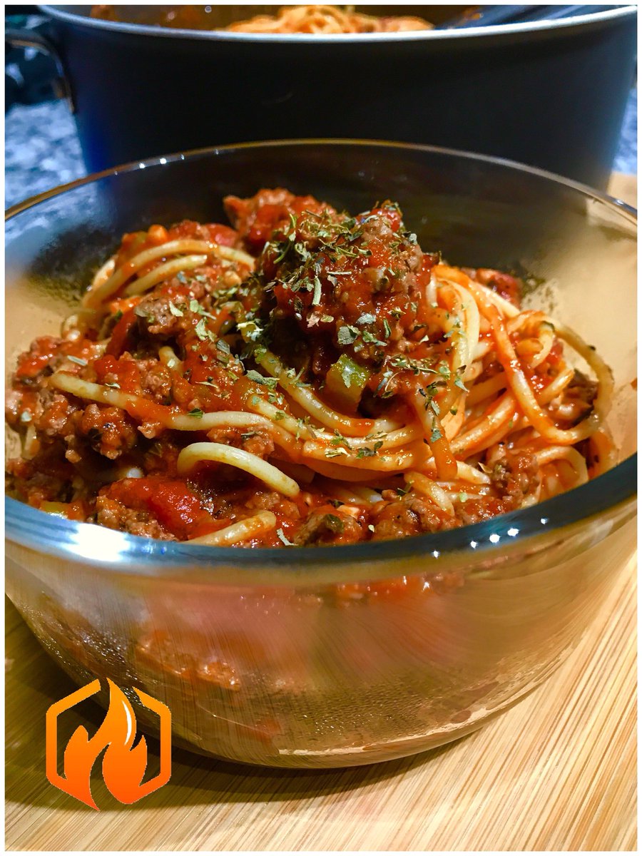 jake_thaCaterer's tweet photo. Spaghetti it’s what’s for dinner...

#spaghetti #homemadesauce #garlicislife  #barillausa #centotomatoes #chefmexitalian #chefflow #cheflife #foodie #foodporn #foodgasm #noodlegasm #yummmmm #pyrex https://t.co/hGpKUxZUmC