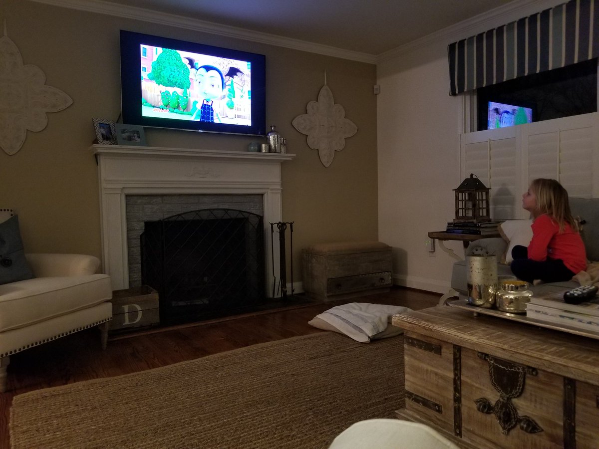 Mindy_Meredith's tweet image. Currently listening to @thelaurengraham sing... kid is engrossed in #Vamperina &amp;amp; I don't mind one bit. 🦇