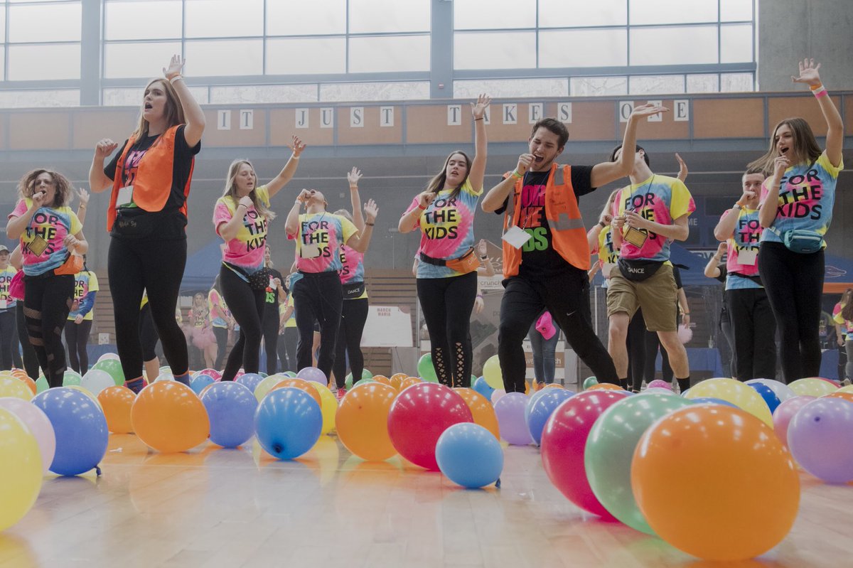 BoiseState's tweet photo. .@boisestatedm has kicked off @BoiseStateRec for 17 epic hours of dancing, fundraising and fun for @StLukesHealth Children’s Hospital. 💙🧡 Learn more at https://t.co/kJniG96mRF #boisestate #WeAreBroncos #forthekids #boisestatedm https://t.co/gOw6h1fTOw