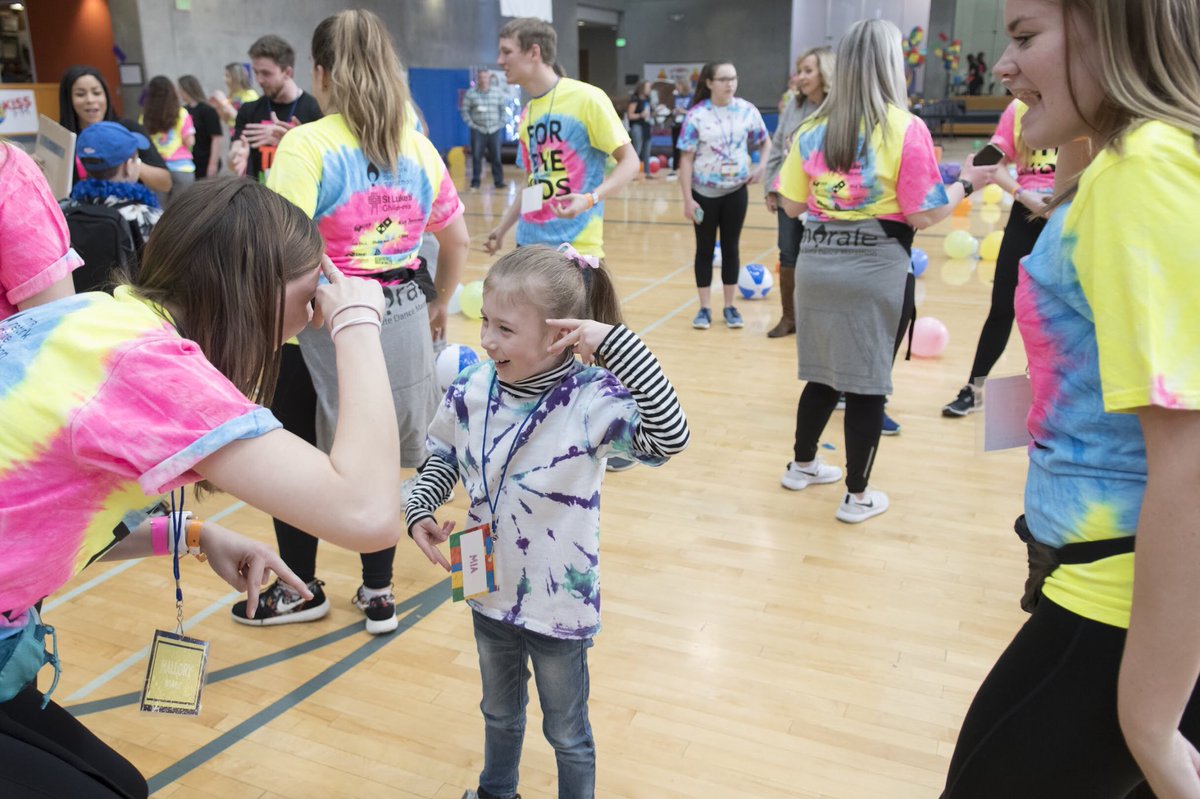 BoiseState's tweet photo. .@boisestatedm has kicked off @BoiseStateRec for 17 epic hours of dancing, fundraising and fun for @StLukesHealth Children’s Hospital. 💙🧡 Learn more at https://t.co/kJniG96mRF #boisestate #WeAreBroncos #forthekids #boisestatedm https://t.co/gOw6h1fTOw