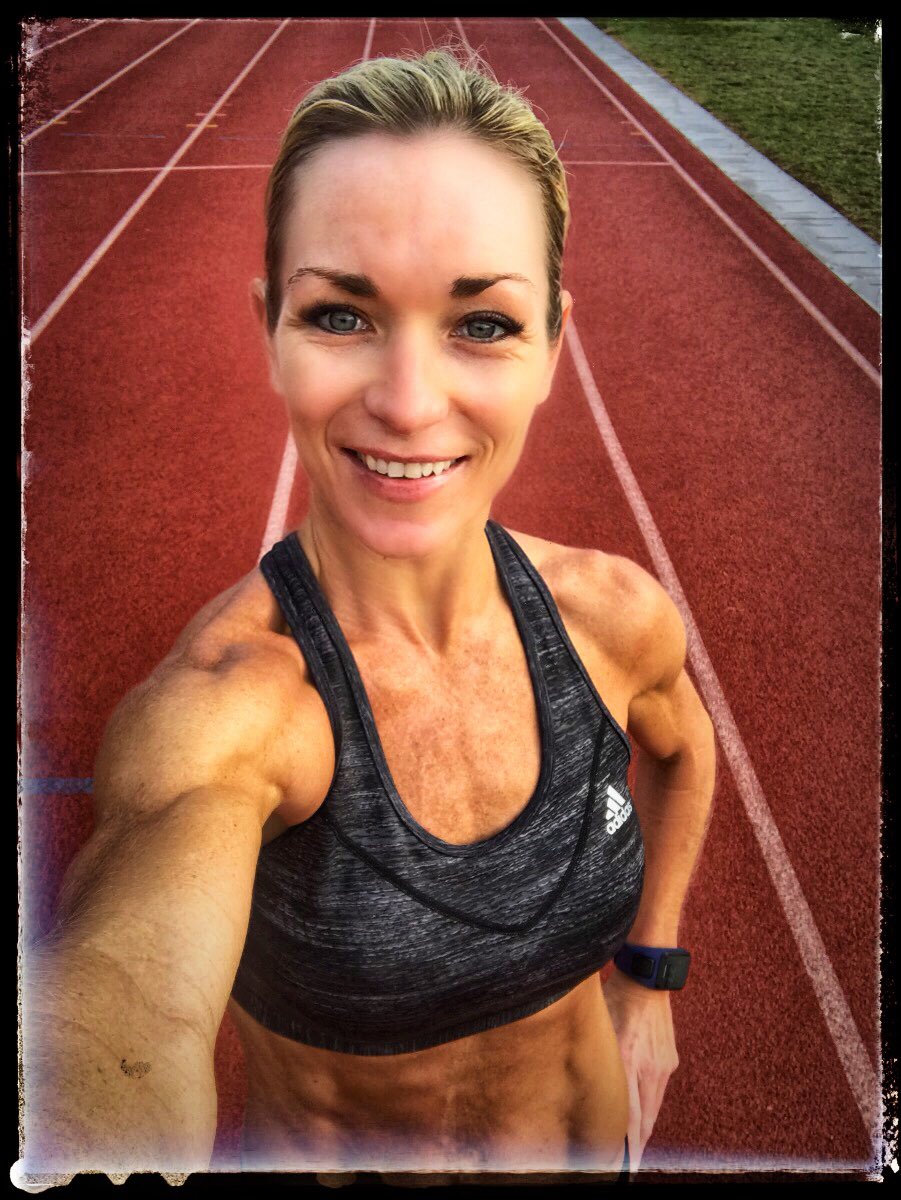 jennaChallie1's tweet photo. Awesome run fueled with my absolute best @32Gi #race and #recover and now finishing it off with some track drills. 👊🏻#2018strong #myjourney https://t.co/pu9n1n8xmG