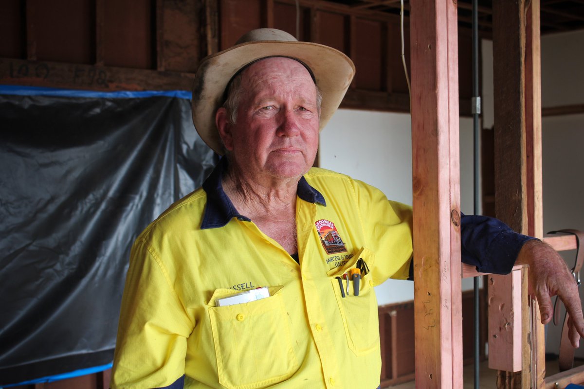 As residents of outback Queensland scramble for mobile phone coverage, a spate of outages have been blamed on illegal service boosters. MORE HERE goo.gl/xjsEn1 

<a href="/abcnews/">ABC News</a> <a href="/jessvanvonderen/">Jessica van Vonderen</a> <a href="/ABCRural/">ABC Rural</a> @QldCountryHour
