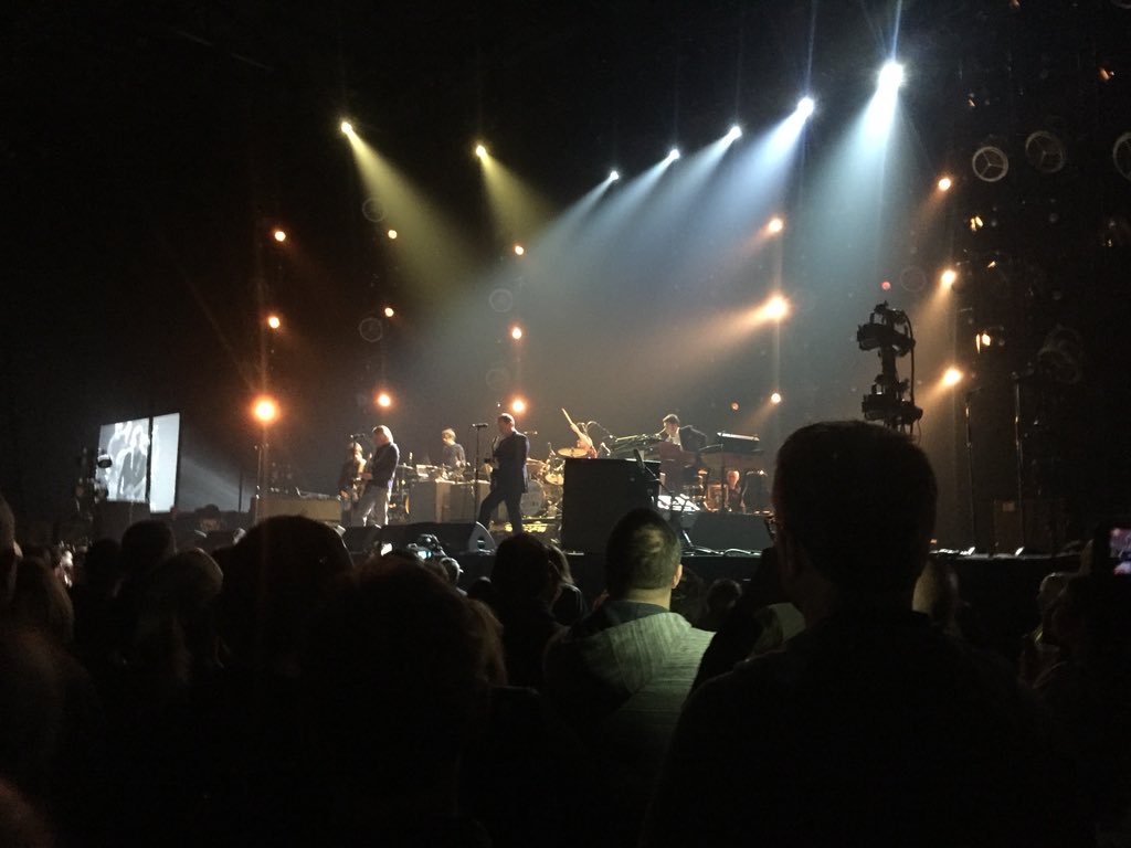 lukeleeds's tweet photo. One of best nights of my life #paulweller https://t.co/jwz8EHIU9W