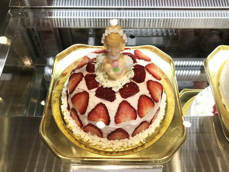 小田急百貨店 新宿店 公式 苺でデコレーションしたドレスがとってもキュートなケーキ プリンセス シャンティ はお誕生日やひな祭りのお祝いにおすすめ 堂島ロール でおなじみの パティスリー モンシェール なのでお味もばつぐんです M 本館 小田急百貨店 新宿店 公式 苺でデコレーションしたドレスがとってもキュートなケーキ プリンセス シャンティ はお誕生日やひな祭りのお祝いにおすすめ 堂島ロール でおなじみの パティスリー モンシェール なのでお味もばつぐんです M 本館