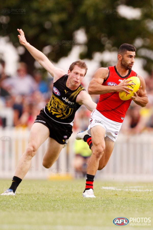 Catch me if you can! #JLTSeries

📷: Daniel Pockett/Getty Images