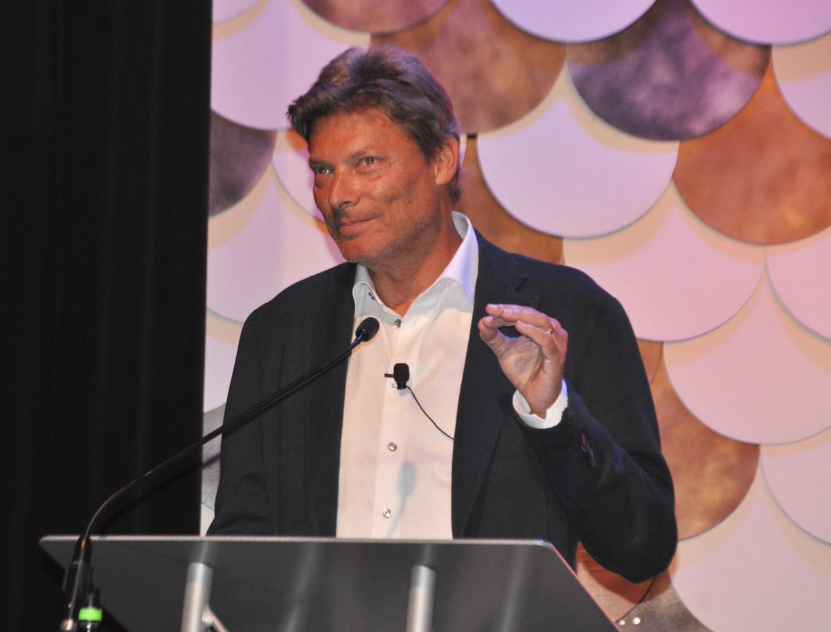 Sometimes connections, coupled with persistence, really do matter. Novelist <a href="/The_AndrewGross/">Andrew Gross</a> shares path to success at 2018 Southern Voices Festival <a href="/hooverlibrary/">Hoover Public Library</a>: hooversun.com/peopleplaces/a…