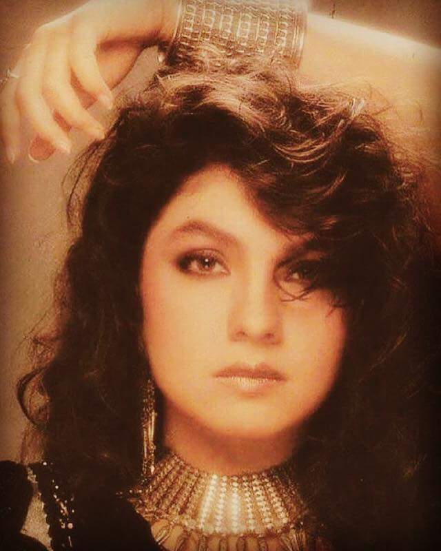  Wishing the Gorgeous Pooja Bhatt a very Happy Birthday.....  