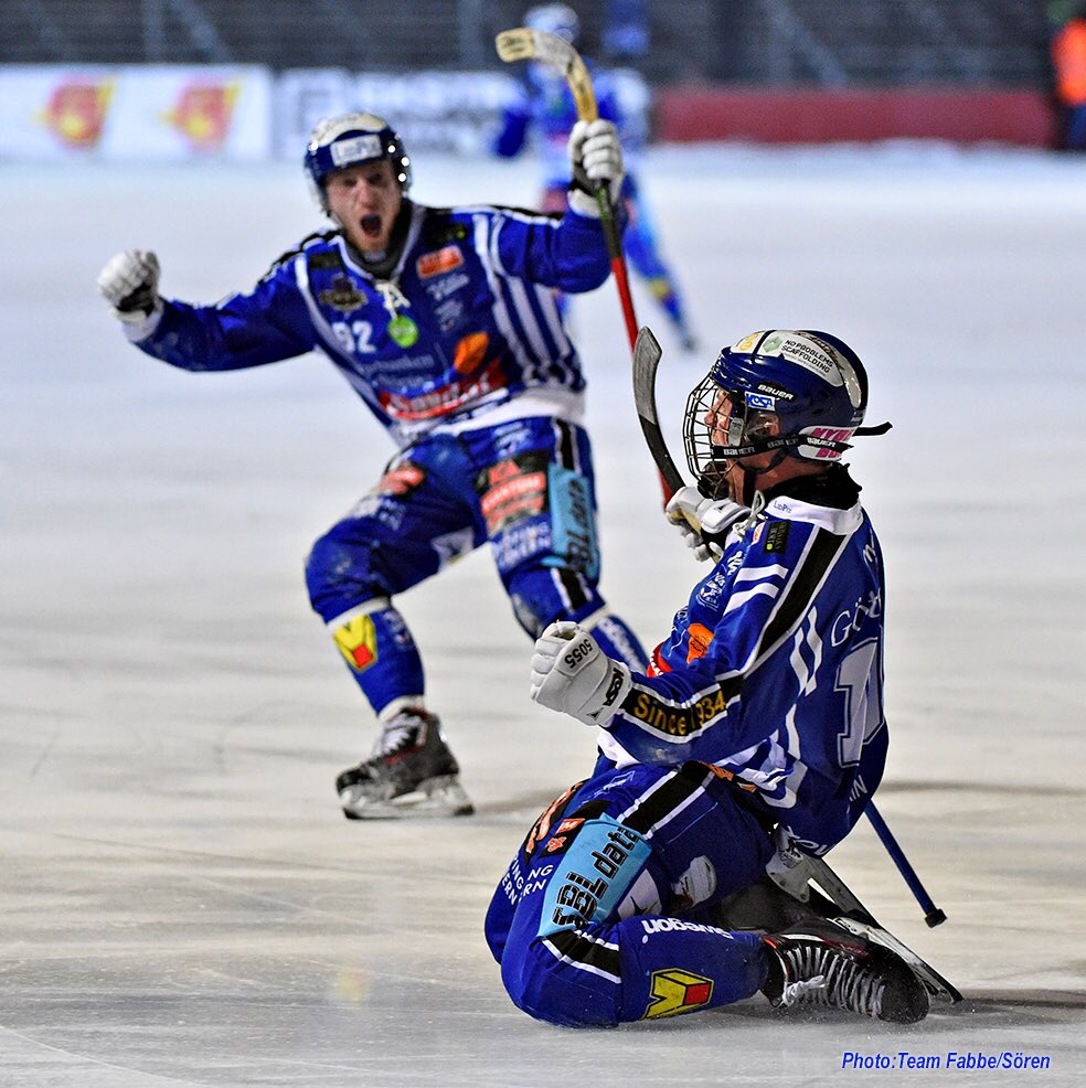 Grymt häftig match att spela igår och publiken var grym! Nu laddar vi för semi! 🔵⚪️ #Vlbk