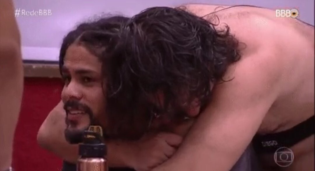 ViegasPuto's tweet photo. ae diego la na quebrada é outra fita, encheu o meu cu de monstro e vem de abracinho??? se fude mano chato pa caraio toma no cu https://t.co/27lciHWdIf
