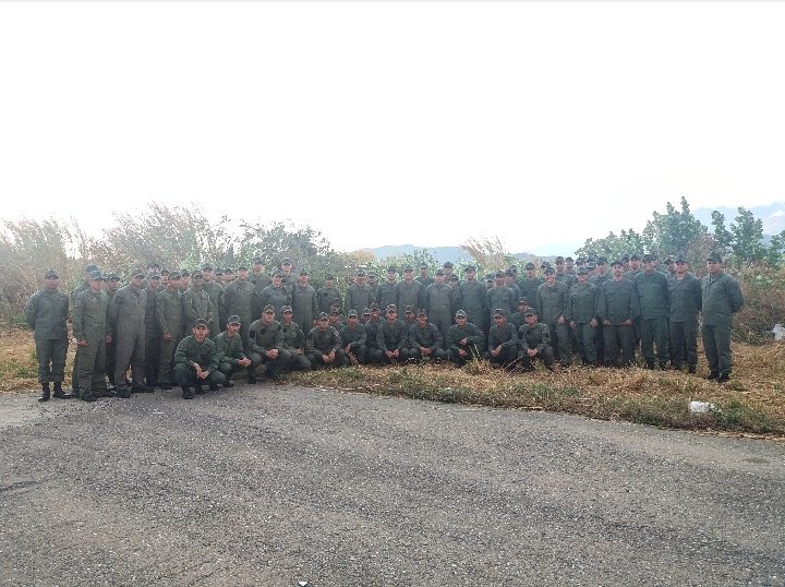 GEA18_OFICIAL's tweet photo. En el marco del Ejercicio de Acción  Defensiva Multidimensional Independencia 2018, Se realiza desconcentración, dispersión de las fuerzas y camuflaje, donde el personal involucrado realizó activación del plan de defensa correspondiente. https://t.co/1juYQqqH43