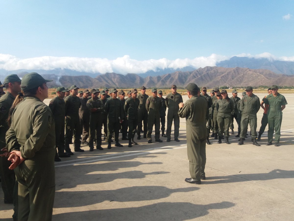 GEA18_OFICIAL's tweet photo. En el marco del Ejercicio de Acción  Defensiva Multidimensional Independencia 2018, Se realiza desconcentración, dispersión de las fuerzas y camuflaje, donde el personal involucrado realizó activación del plan de defensa correspondiente. https://t.co/1juYQqqH43