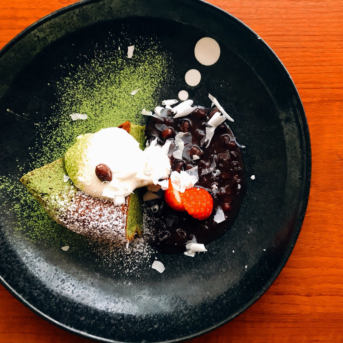 hiltonnisekocon's tweet image. A baked #Matcha chocolate cake, bitter &amp;amp; sweet, best match with a cup of latte !!
Try our hiltonsweets set in THE FLAME Bar &amp;amp; Lounge. 🍵
#ヒルトンスイーツ の抹茶ガトーショコラです。濃厚なお茶のほろ苦さが絶妙。カフェラテにもぴったり。ぜひお楽しみください🎶
#ヒルトンニセコビレッジ