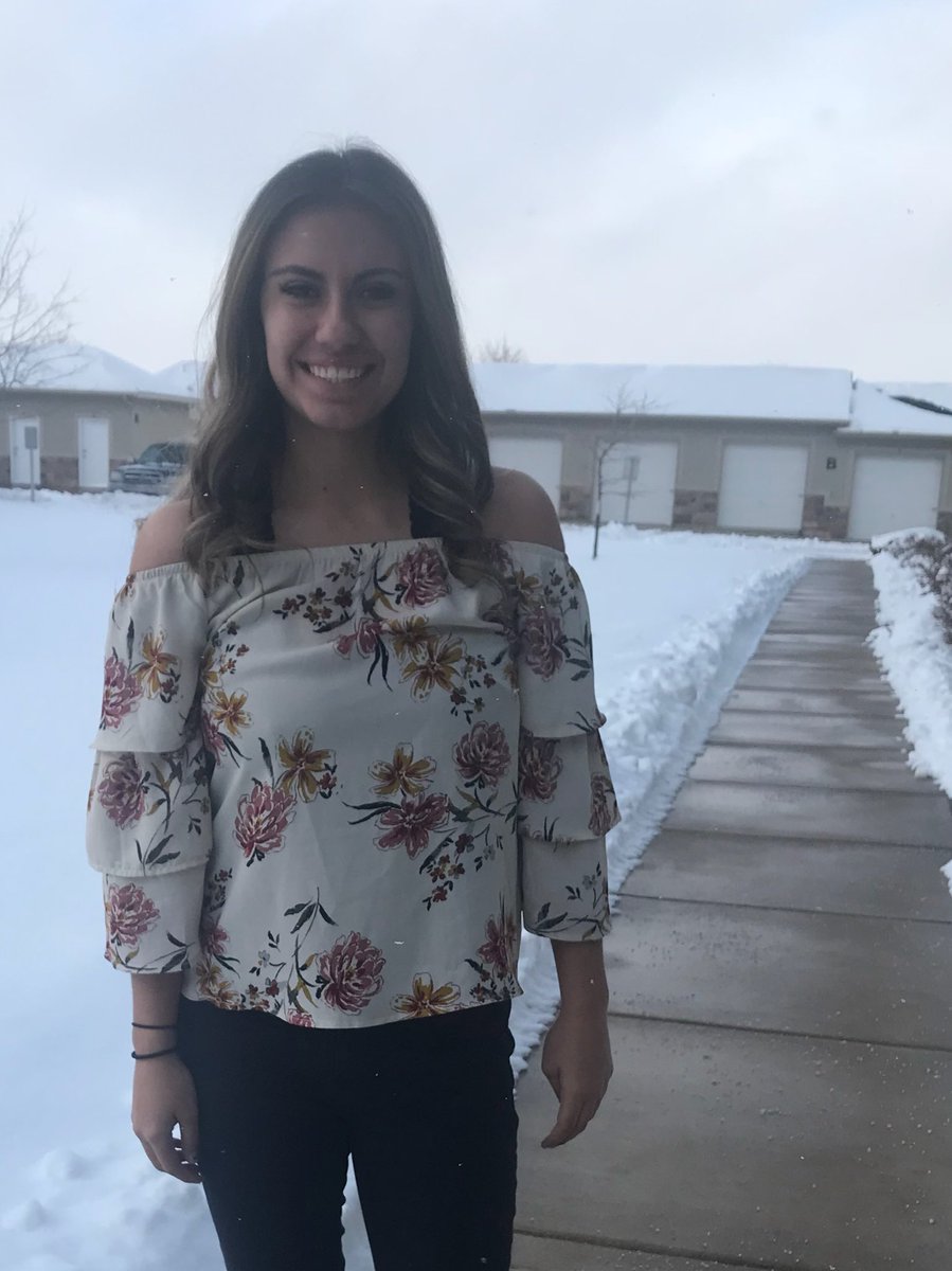 kamryngroce's tweet photo. my mom said “i’m going inside. you’re getting too much snow on me.”
looks like turning 18 didn’t make me any less of a child.🤷‍♀️ https://t.co/IX3rcVuV1a