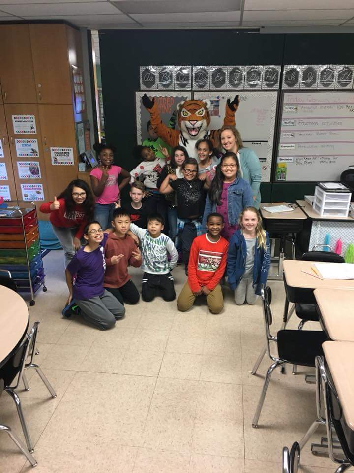 ccclippard's tweet photo. Emma used her tickets to take a picture with the class. It was her lucky day when our very own Tiger came to visit! #MOSWPBIS #ClippardCares https://t.co/D1mjzyE0xT