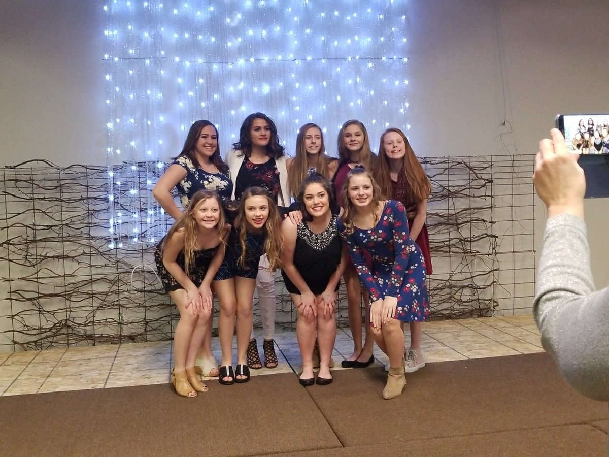 BDanceT's tweet photo. Celebrating these beautiful girls tonight at the end of season banquet. #BBDT #bdtHUH @ByronActivities https://t.co/rx7O2yZrTy