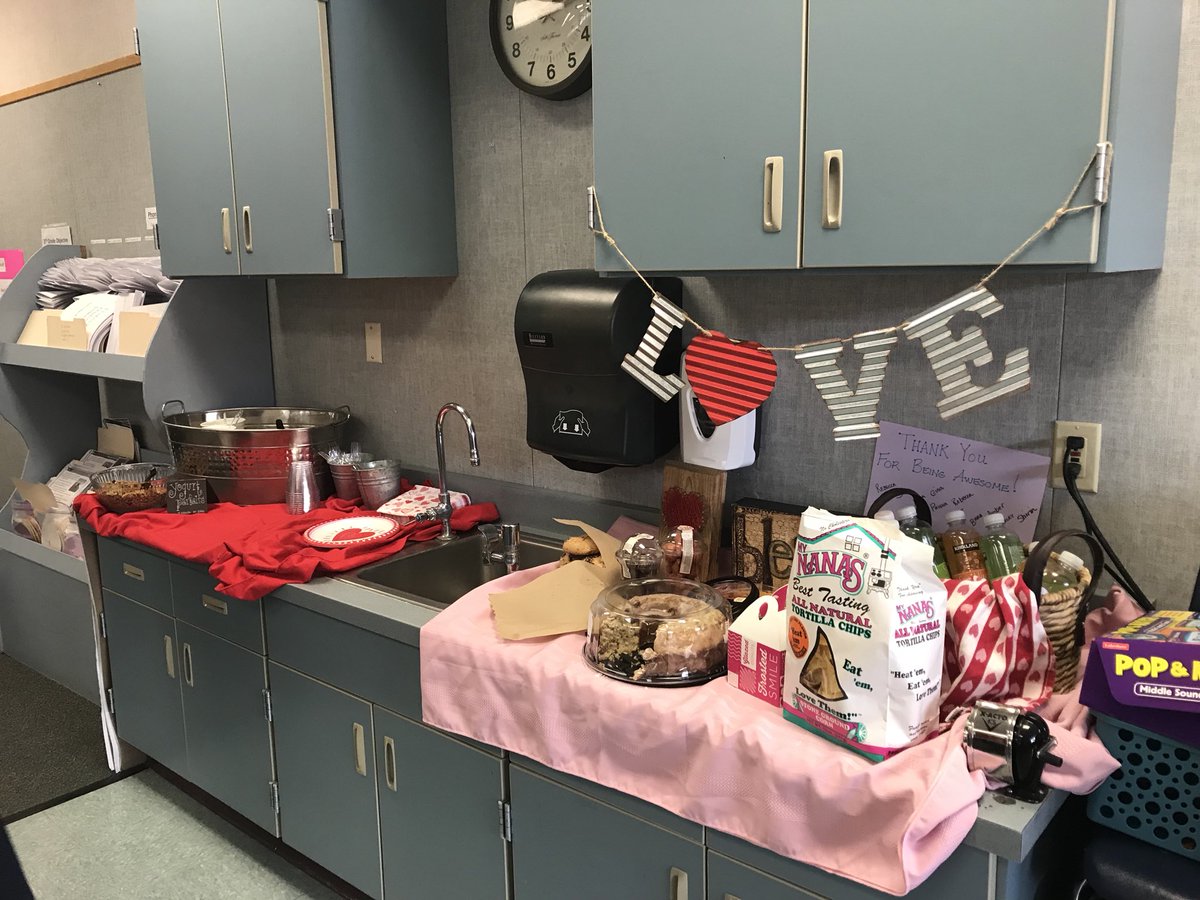 principalJH's tweet photo. Celebrated GL Instructional Assistant Appreciation Day for our 10 AMAZING ladies! We love and appreciate you all! ❤️ https://t.co/E0EyxyM0ZP