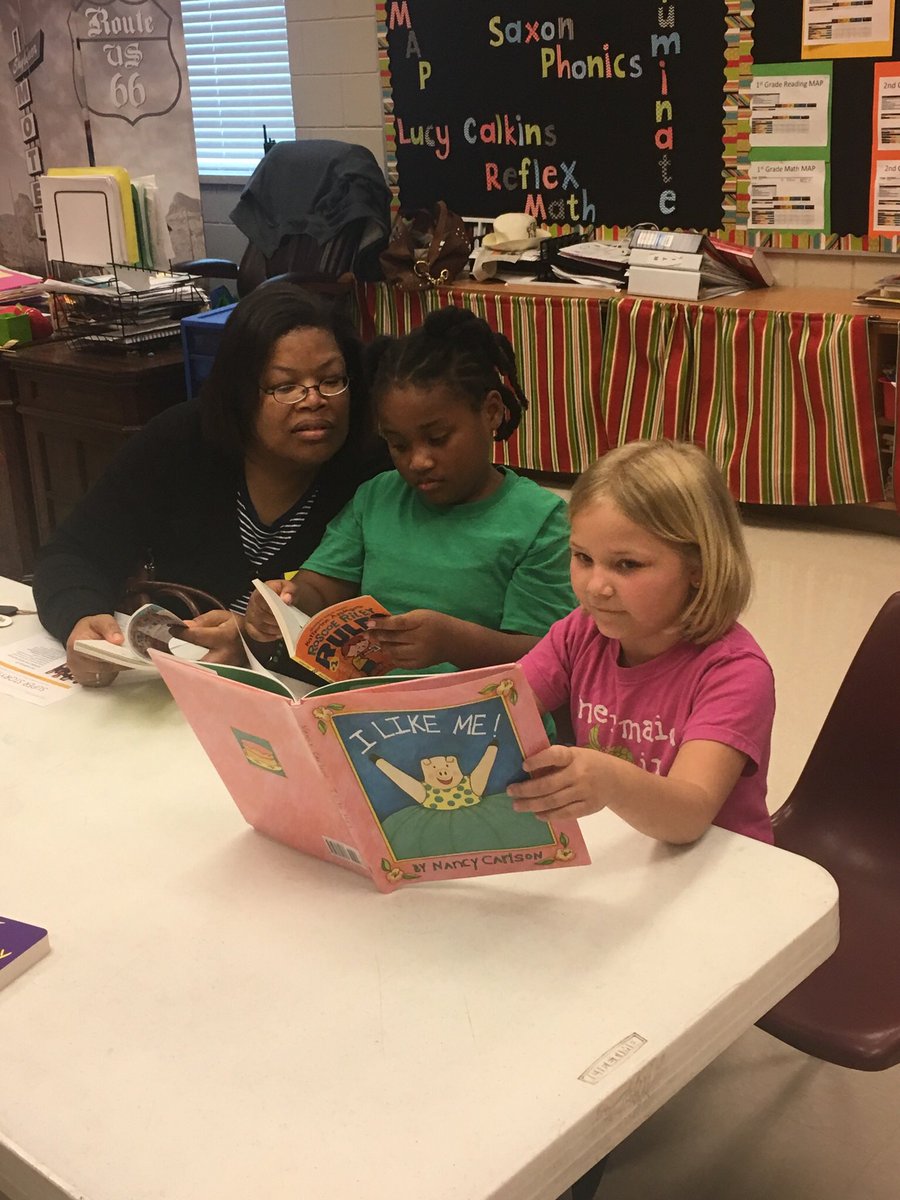 JoCoLaReads's tweet image. Picking a book today at the GES Literacy Lunch and Learn was FUN! #superjcss #grayelementary #literacy