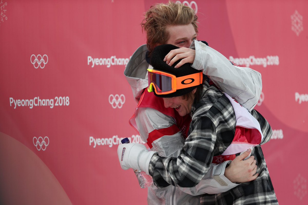 Teammate love — @RedmondGerard comes sprinting over to <a href="/_KyleMack/">Kyle Mack</a> to celebrate Kyle’s OLYMPIC MEDAL! 🇺🇸❤️