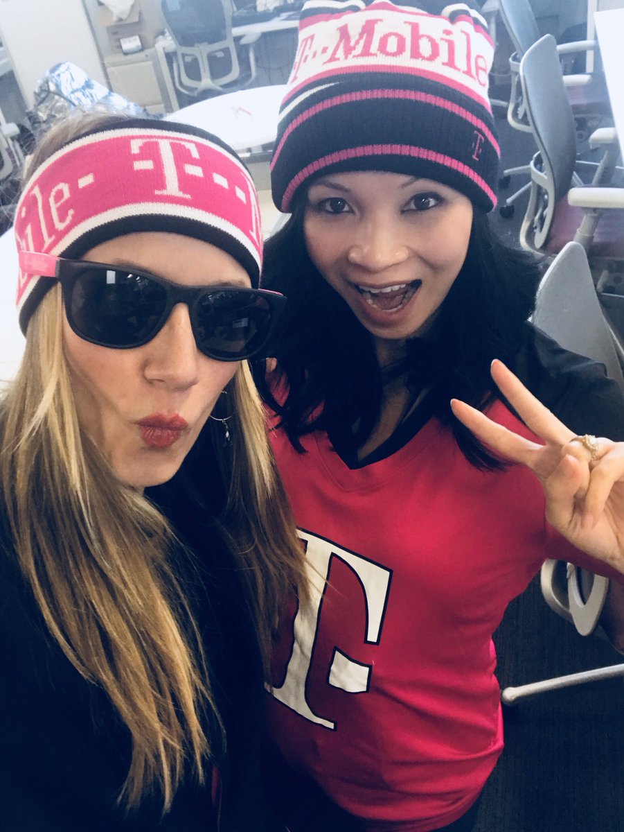 VictoriaHFrank's tweet photo. We’re ready for the snow in Bellevue!! #BeMagenta #magentafridays @missmay @bart_ons https://t.co/WJlHrLxWfX