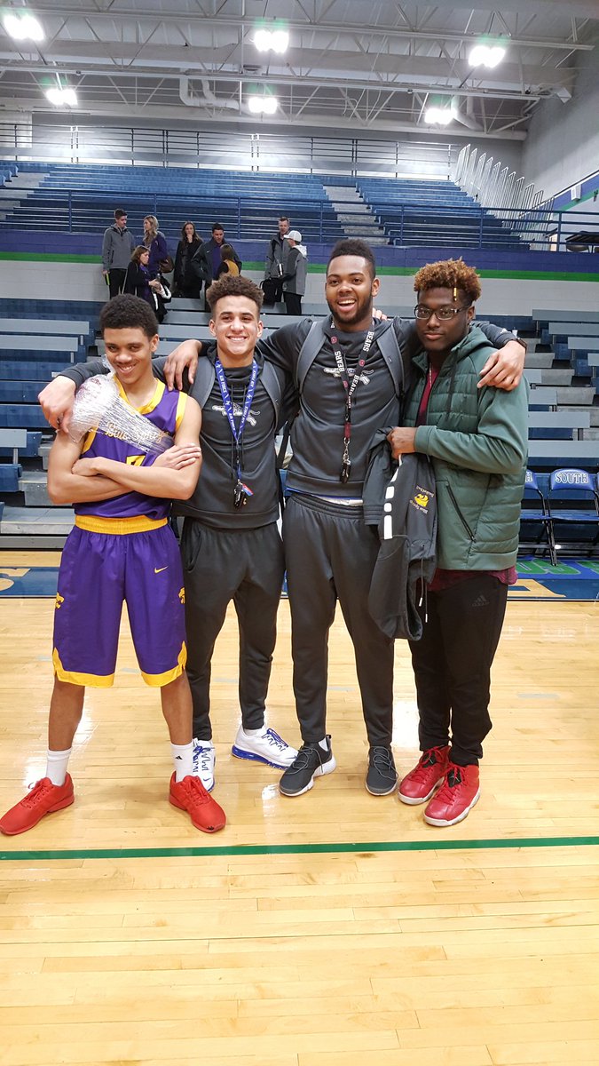 tsw1214's tweet image. Different schools, same brotherhood. Reppin Blue Springs. #nextlevelgoals