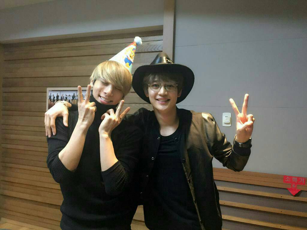 5hinee0923m's tweet photo. テミンペン会長はジョン、ジョンペン会長はミノだと思う。

いつもすぐに駆けつけて抱き締めてくれるミノ😌✨ジョンだけじゃなく、泣いてる人がいるとすぐに慰めて抱き締めてくれる。

いつもメンバーを抱き締めてくれる、そんなミノを抱き締めてあげたい😭♥ https://t.co/KVKhbvtrqx