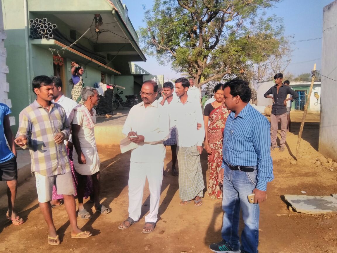 SwachhaWNP's tweet photo. @swachhbharat at full swing in #Wanaparthy #Telangana; All officers (here APO, Gopalpet) on the job of #IPC 4 motivating people2construct #IHHLs in #Cheerkapally #ZSBPTS #ZSBP @paramiyer_ @TelanganaCMO @TSSBMG @jupallyk_rao @KTRTRS @Collector_WNP @DivyangWaghela @mahimavashisht https://t.co/M6tzmbws9t