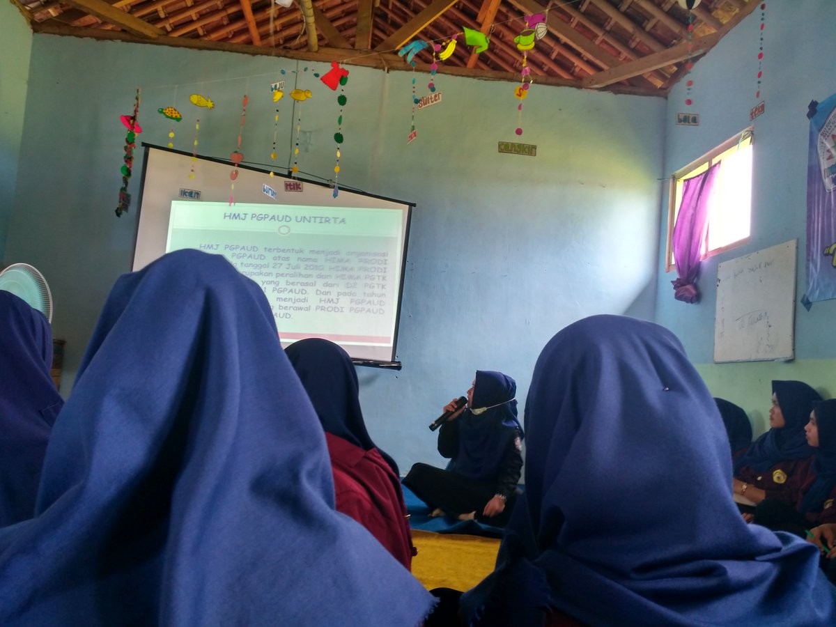 Sedang berlangsungnya acara upgrading dan raker, dengan tema terbentuknya sikap profesional dalam organisasi