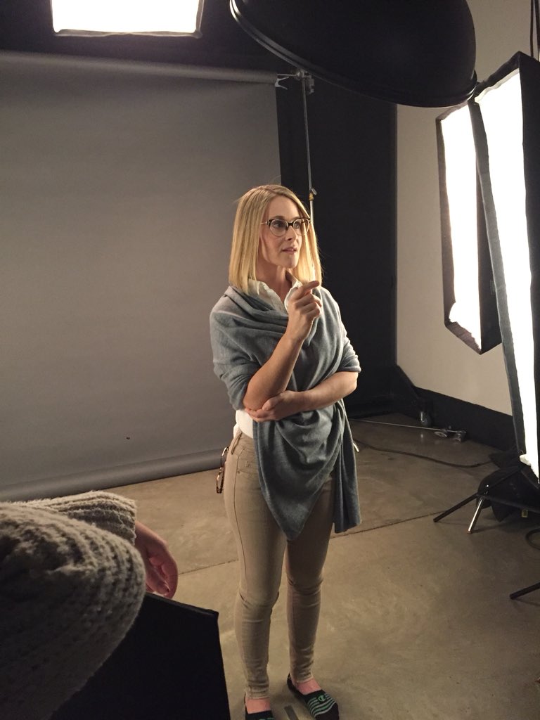 nancynazari's tweet photo. Friday night plans??? A fun photo shoot with the awesome Jordan, Breauna, Grace, Sofia, Veronica & Kevin... laughs, music and creative thoughts! ❤️📸 #photoshoot #Entertainment #crewlove #smile #thinkdeepthoughts #goodtimesonset https://t.co/vyDjMXr43M