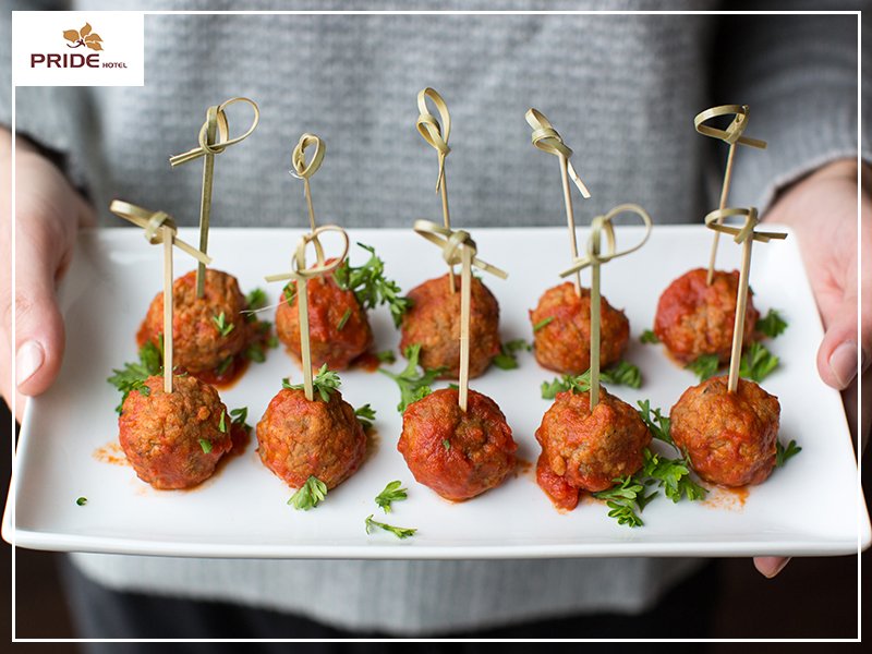 Casablanca brings to you a wide range of dishes prepared by our experienced chef. When are you joining us for an authentic treat? Know more here - bit.ly/2ru7bas #PrideHotels #Casablanca #Nagpur #DineWithUs