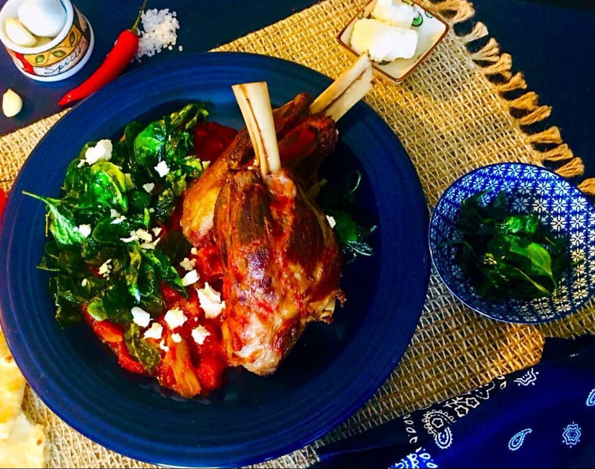 chefsahar's tweet photo. Mediterranean-Style Lamb Shanks with Tomato &amp; Feta 🔥For Dinner Tonight ♥️
#fennel#carrots#lambshanks#garlic#
serranochilipepper#fetacheese#tomatoes#onions. https://t.co/341gGZ5q24