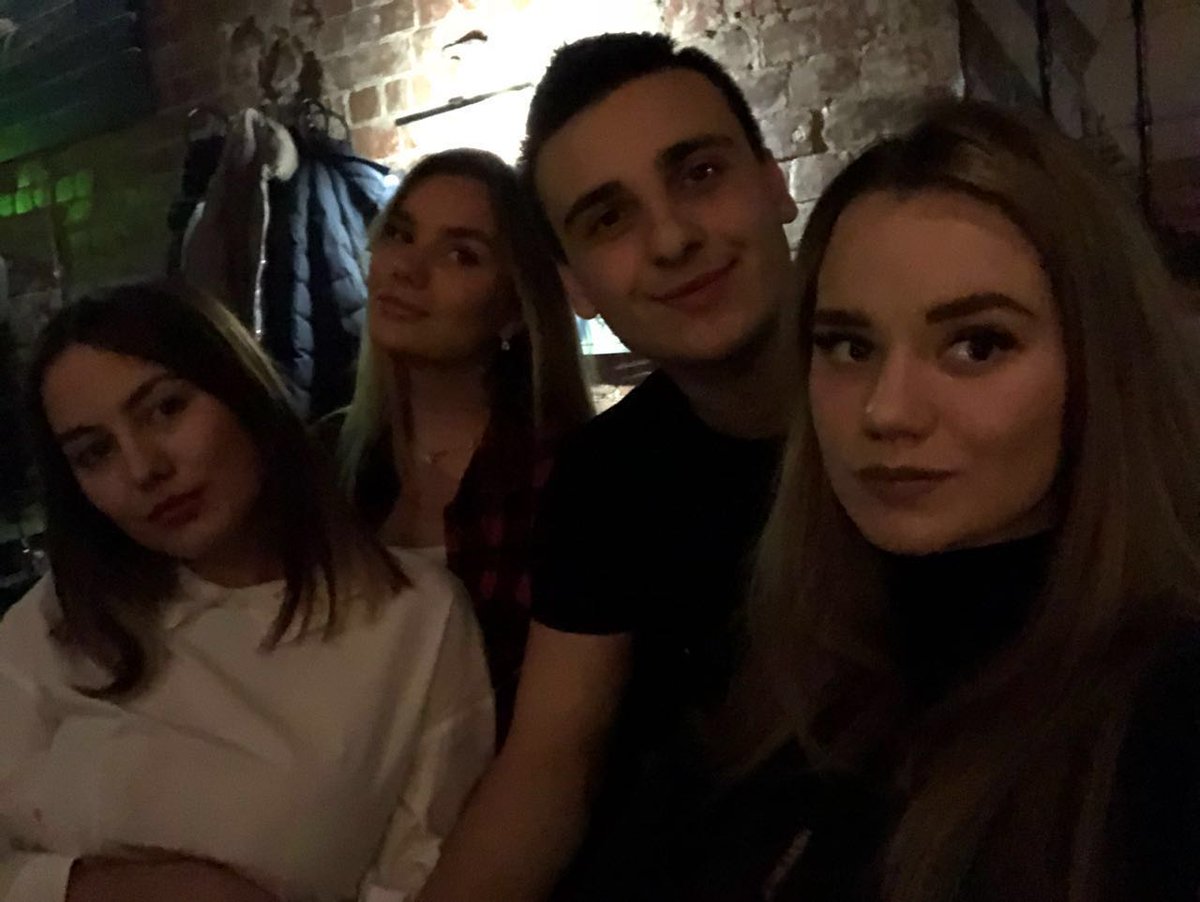 spooky_town's tweet photo. я и молчанов  
это по любви 
💕 https://t.co/Mz5I6WrDV1