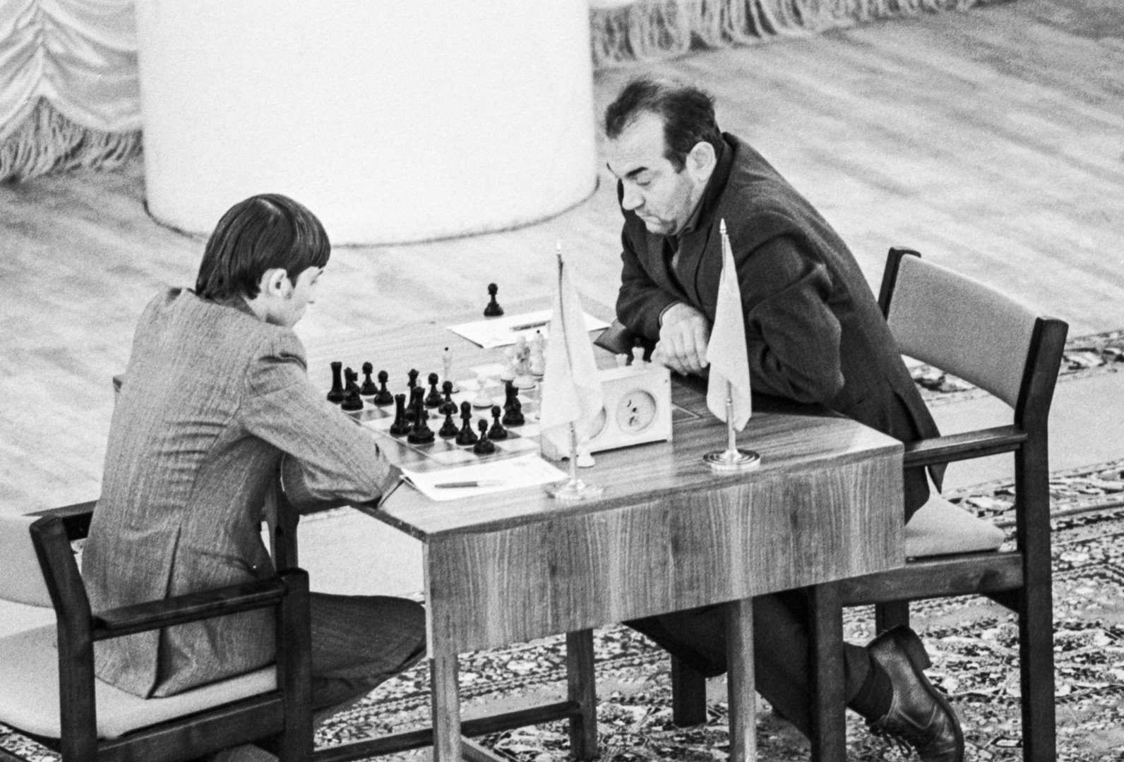 Douglas Griffin on X: The international tournament at Dos Hermanas  (Spain), 1999. Old rivals Anatoly Karpov and Viktor Korchnoi face each  other in the 5th round (played 11th April). The game was