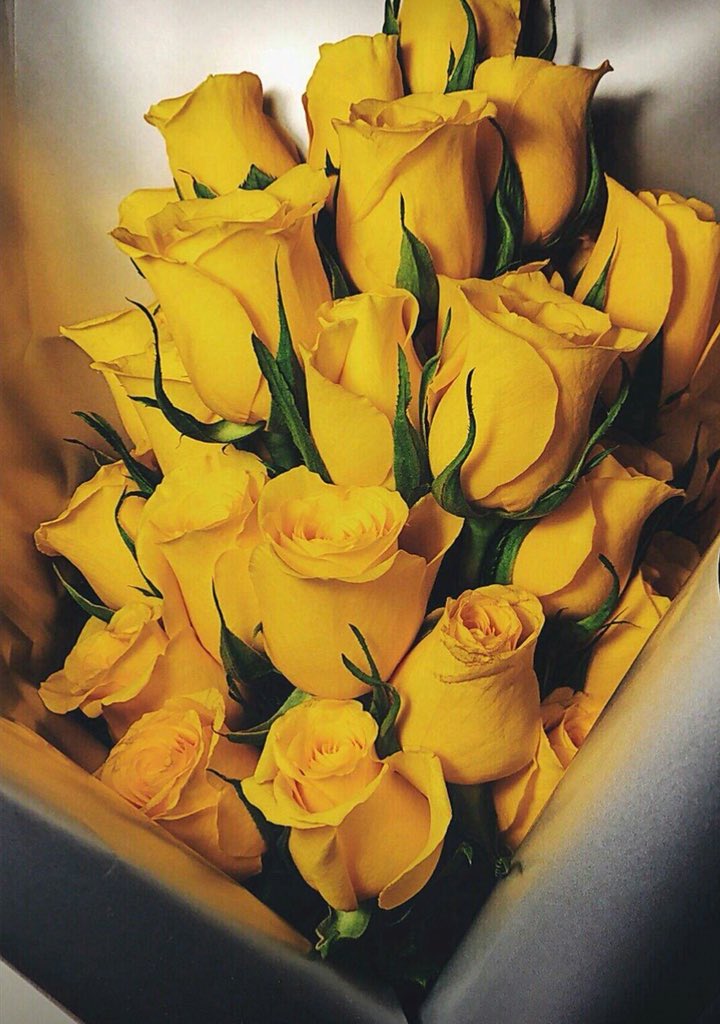 مـــن جـــروح الوقـــت يكفـــينا جـــروح 
عظــم الله جـرّح قـلبـــي والســـلام..💔🚶