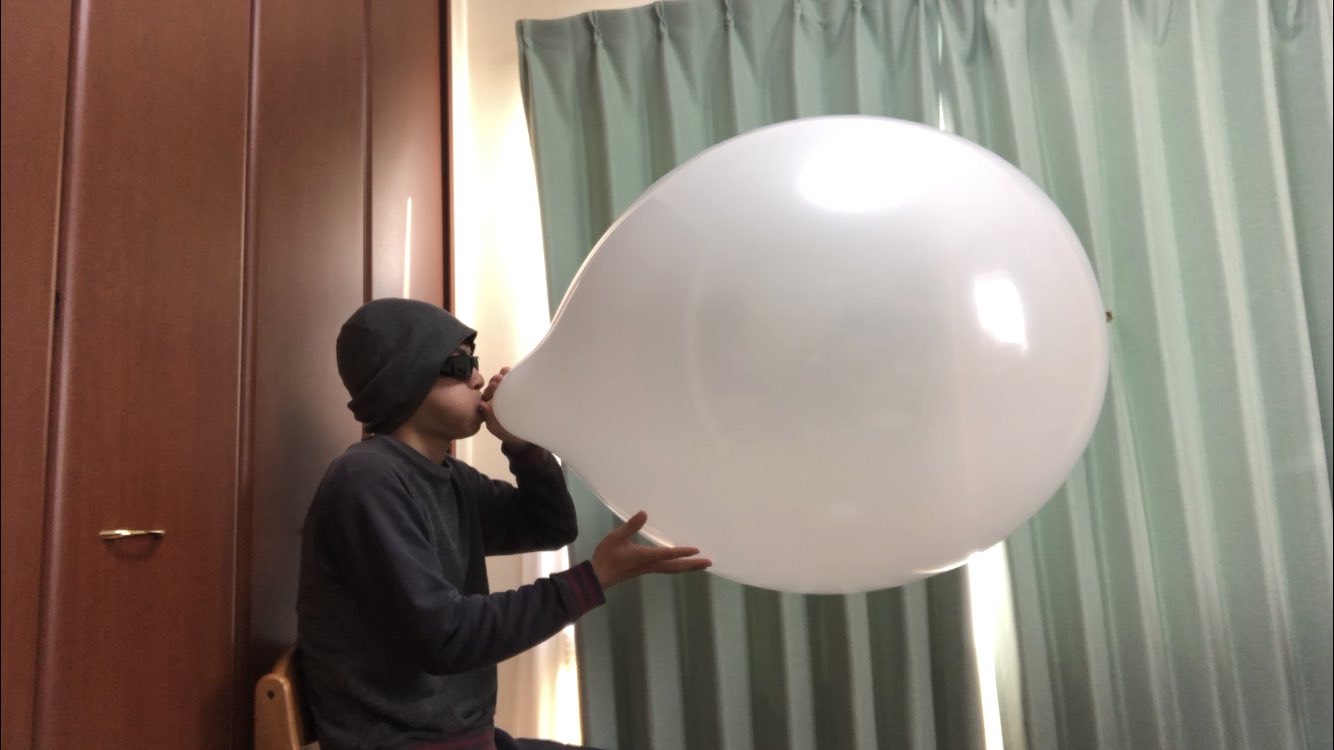 Uzivatel ゆつは Yutsuha Na Twitteru 45cm風船と60cm風船の違い どちらも割れる寸前 60cm以上ありそうな気がするんだけどみんなはどう思いますか
