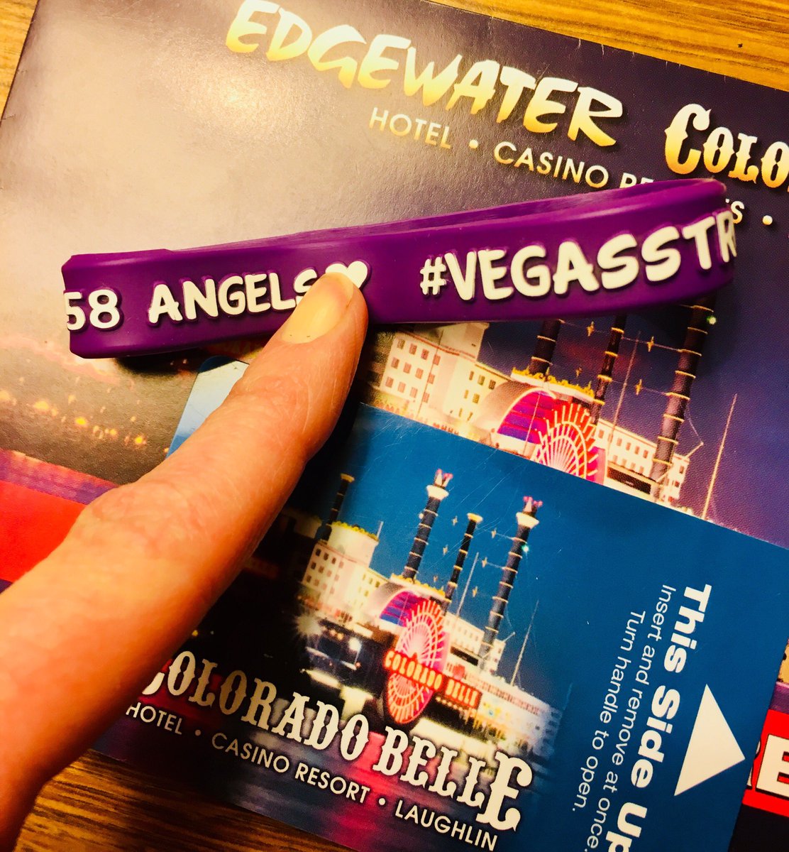 desert_outlaws's tweet photo. A beautiful fan #survivor of #1october gifted @thesarahjessica with this tonight @cstcbewcasino. #countrymusic runs deep y’all. This is why we stay #VegasStrong https://t.co/E8NEXHNZRi