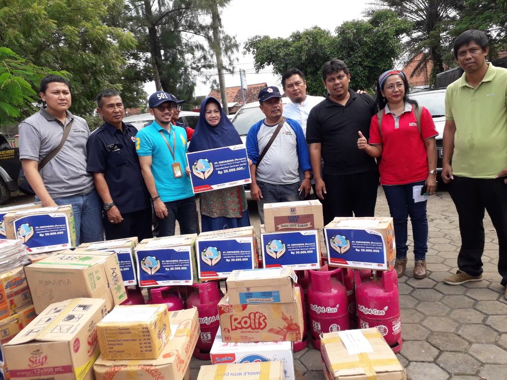 Retail4_4's tweet photo. PT Pertamina @MOR4_GM via @denyhamdani 👍🏼 dan @hiswana_dpc_pkl ikut membantu Area Terdampak di Losari-Brebes semoga bermanfaat dan Cepat Kembali Normal.. aamiin.. @ganjarpranowo @bpbdjateng @BrebesnesiaTwit #pertaminapeduli #bumnhadiruntuknegeri https://t.co/1V2wigqQNl