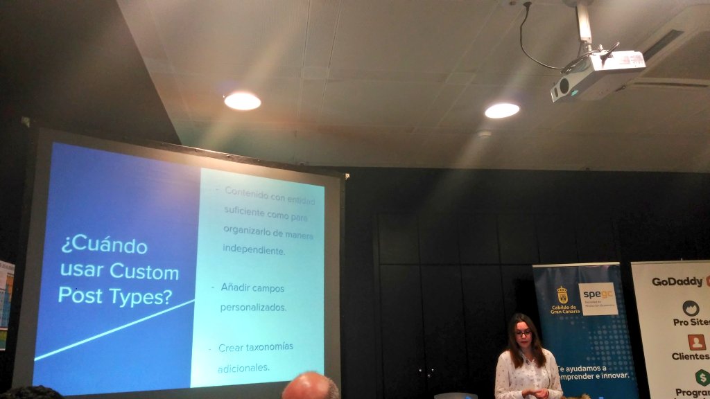 lmontoya's tweet image. Cuando usar los Custom Post Types  en #WordPrees #WCGranCanaria #SDRCamp con Sara Rijo @WCGranCanaria