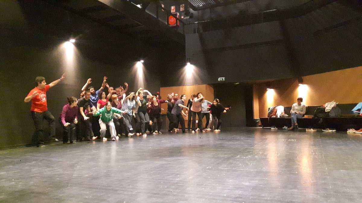 barbara__mg's tweet photo. Tercera formació del projecte #totsdansen amb professorat i formadors al @TAGranollers @TransversalXAC @mercatflors @CulturaMataro #totsdansen2018 https://t.co/2VjmLwPXxO
