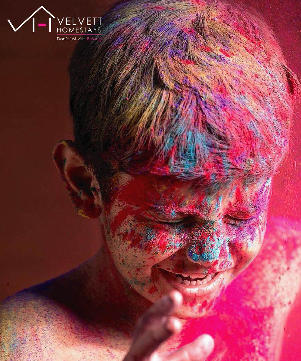 VHomestays's tweet photo. If there's one thing we all associate with #Holi, it's the colours. For one, they quite literally even the playing field &amp; break down barriers! The colours convey certain messages - green for compassion, yellow for optimism and auspiciousness, blue for loyalty and trust. https://t.co/SEcoCCvjKh