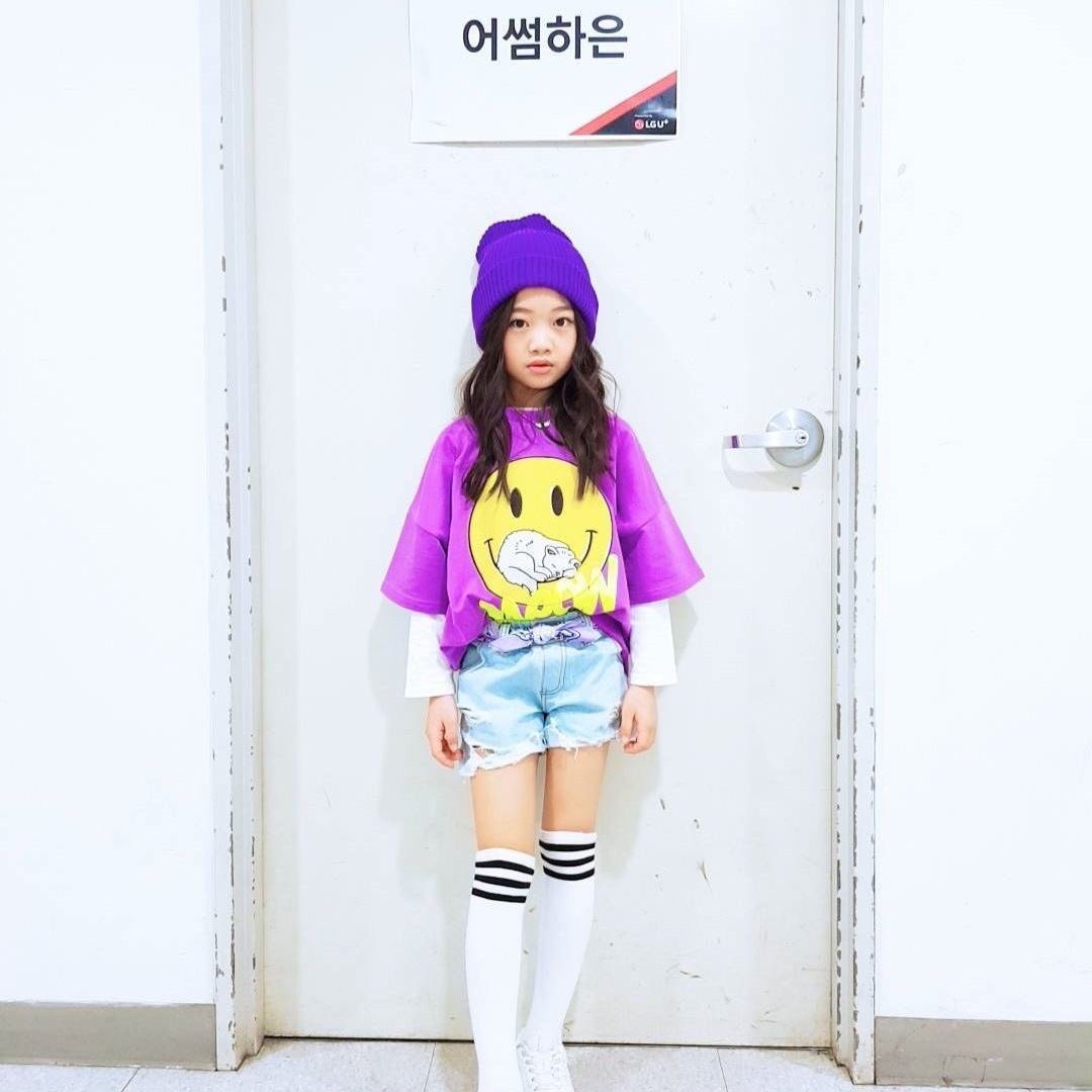 나하은 (Na Haeun) on Twitter: "대기실앞 언니따라다니기3일차윤이와 2부순서를기다리고있어요 . #나하은