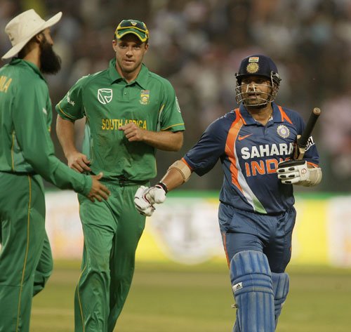 Sachinist's tweet photo. “I’d like to dedicate this double-hundred to the people of India for standing behind me for the last 20 years throughout the ups and downs." : @sachin_rt
#SRT200 #FirstManOnThePlanet https://t.co/CGOnBdibbg