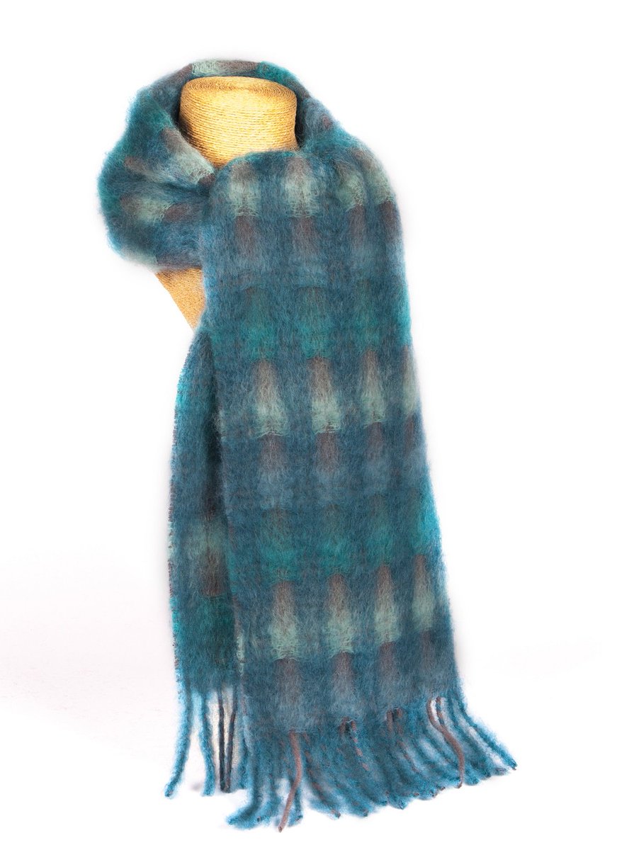 mdinpeninsula's tweet photo. The weather is ☃️in the center of the Iberian Peninsula though the sun 🌞 is shining. Don´t be tricked and put on your winter clothes!

#WoolScarves
#MadeinSpain
#Wool https://t.co/g85meCClp3