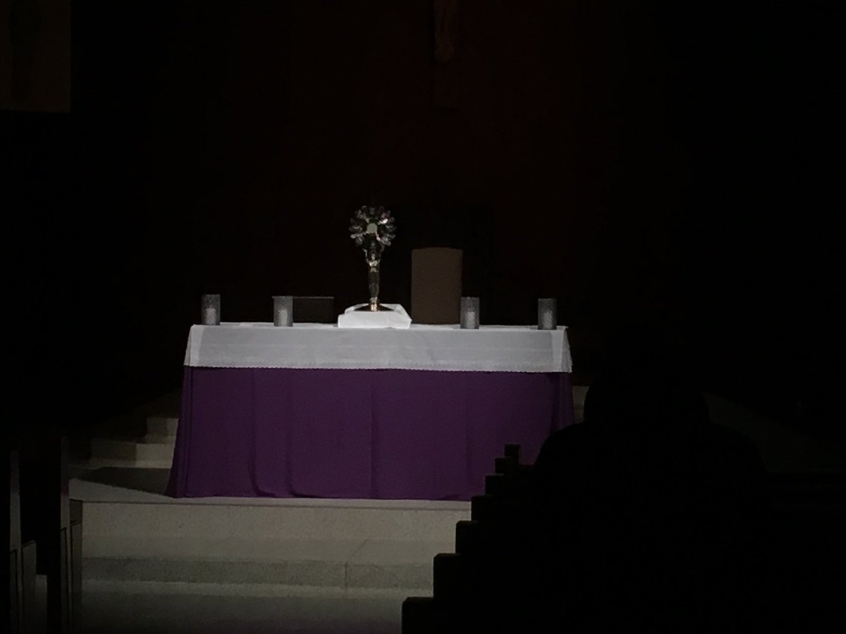 FrJerryTavares's tweet image. It’s 2:30am and there are 4 people adoring the Lord. #40Hours