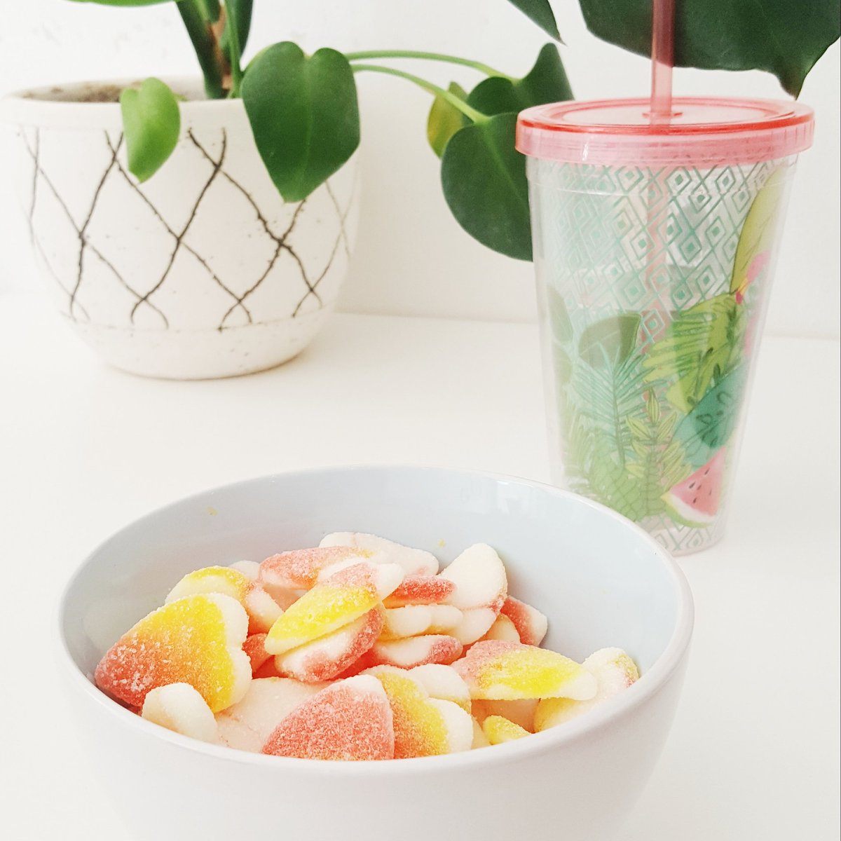 SweetieBoxZA's tweet photo. Did the month of love leave a sour taste in your mouth? Try our Fizzy Peach Hearts for a sweet revival. Visit https://t.co/7Ft2QGWhyV for more information. #sweetieboxza #gummysweets #hearts #peach #weekendtreats #iwant #subscribe #online https://t.co/0b2jckVSkn