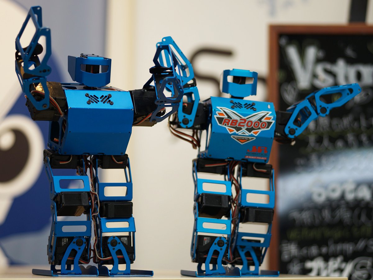 robot_shop's tweet photo. 【特価情報】
RB-2000先輩が秋葉原店に来ました。
ジャンク扱いですが、二台限定で各3万円+税です。
保証なしなのでわかる方のみでお願いします。ちゃんと動かせる人にはとってもお買い得です。
#roboone #robot #rb2000 #vstone #先輩 https://t.co/dGFEWs80F6