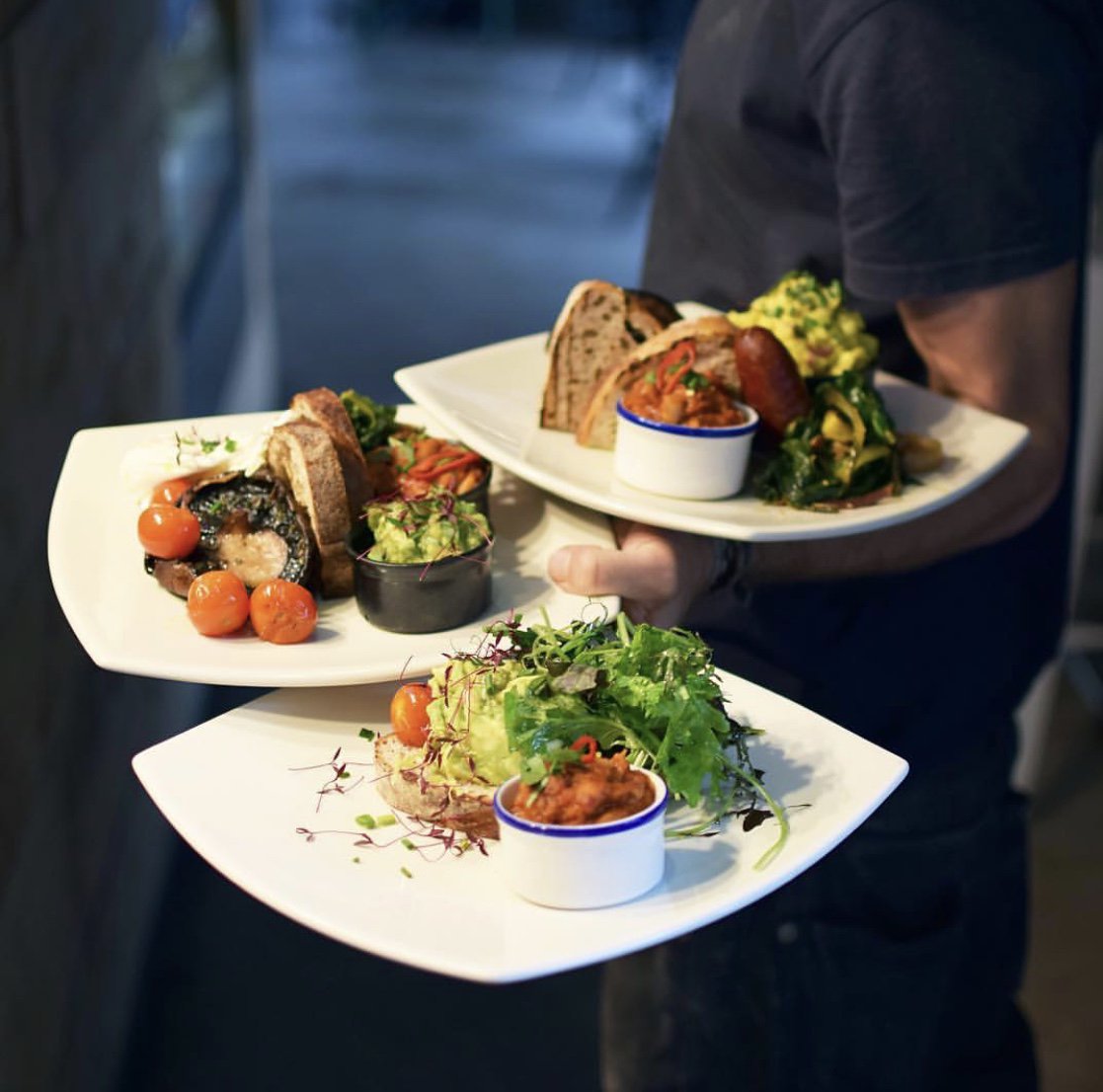 Spoke_Stringer's tweet photo. Saturday Brunch in the Sun! We’ll provide delicious plates & blankets - you sit back & enjoy ☀️ Open from 09:30🥂 #spokeandstringerkitchen #rideculture #saturday #brunch #bristol #goodfoodawards #housebreakfast #poachedeggs #bestofbristol #avocado #bristolbrunch #dogfriendly https://t.co/LBCIUBci3y