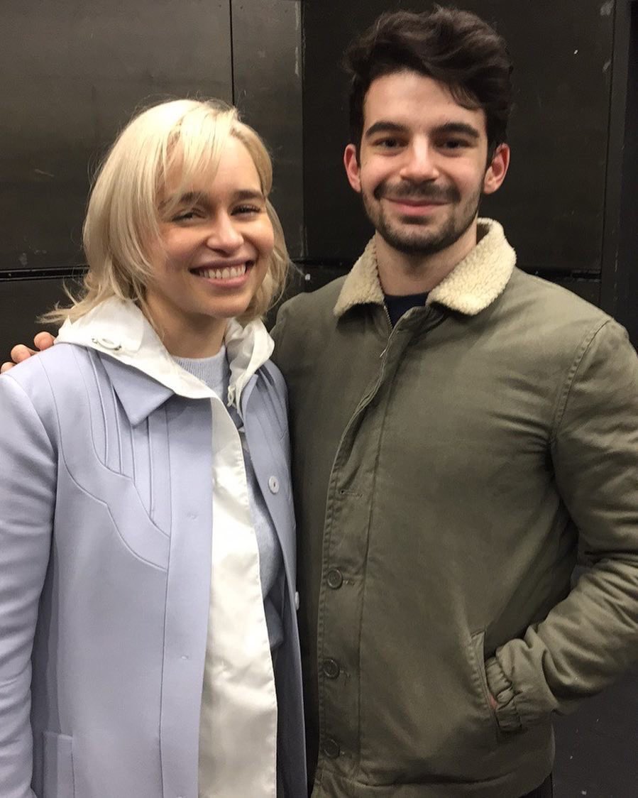 EmiliaClarkeTM's tweet photo. Emilia Clarke ayer con fans en un evento celebrado en Londres. https://t.co/8ubQNAzagI