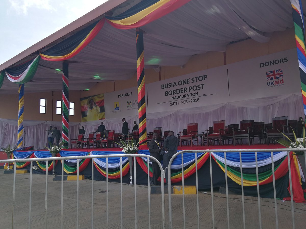 StKyamutetera's tweet image. The Mutukula #OSBP (UG-TZ) has reduced border crossing by 90% from 45 hrs in 2011 to just 4 hrs in 2017. User satisfaction is 71%.

Saving Time. Cutting Costs. Increased Regional Competitiveness &amp;amp; better returns for local businesses.

#VukaBorderFaster 
#URATradeFacilitation